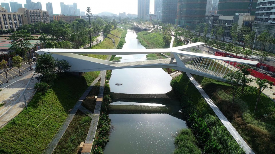 pedestrian bridge of pingshan high school china by node architecture urbanism