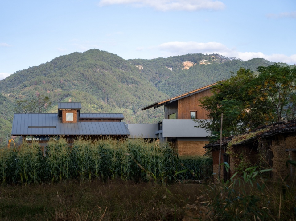 dongyou corn courier station by suipingyili architecture studio