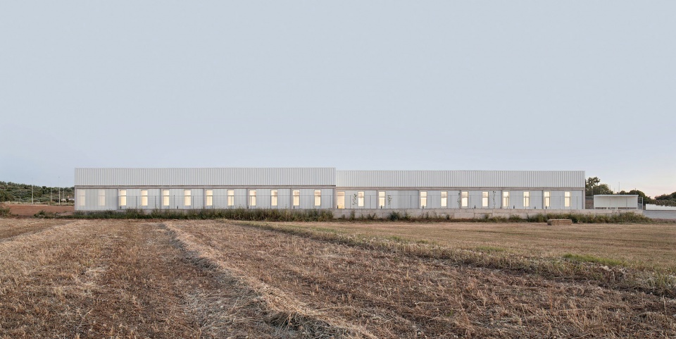 health centre by paradigma estudio