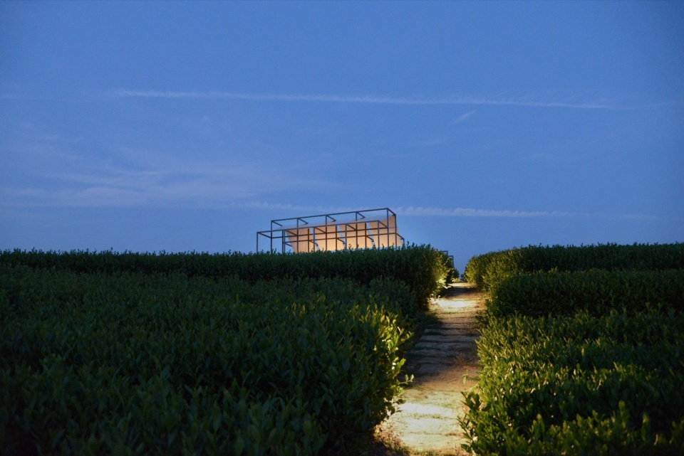 a floating pavilion on a tea mountain by youmu architects