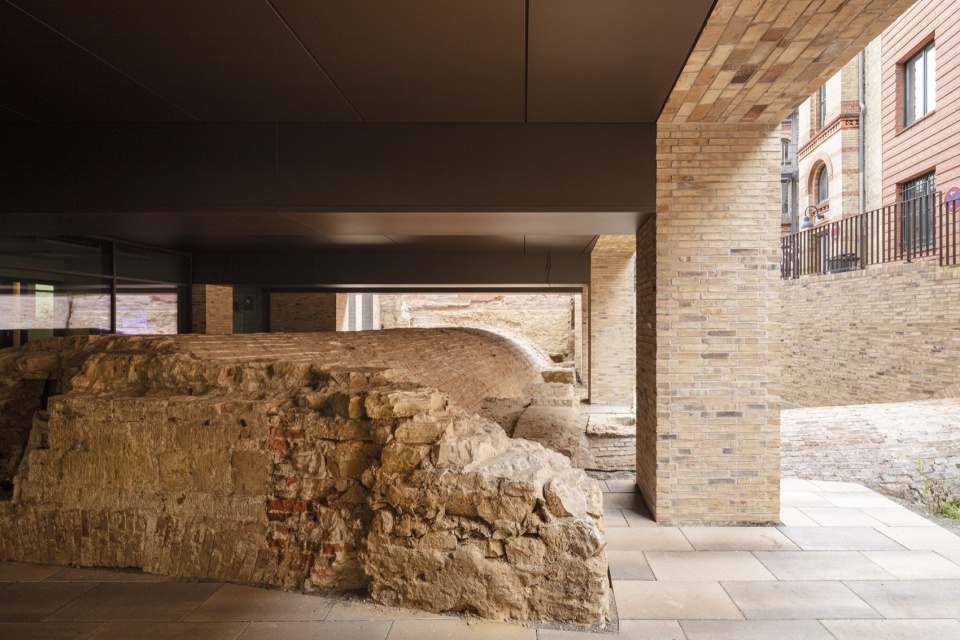 the sab office building by tchoban voss architekten