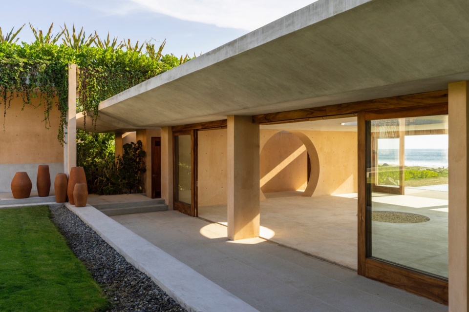 LYONS COMPLEX by CAAM Arquitectos