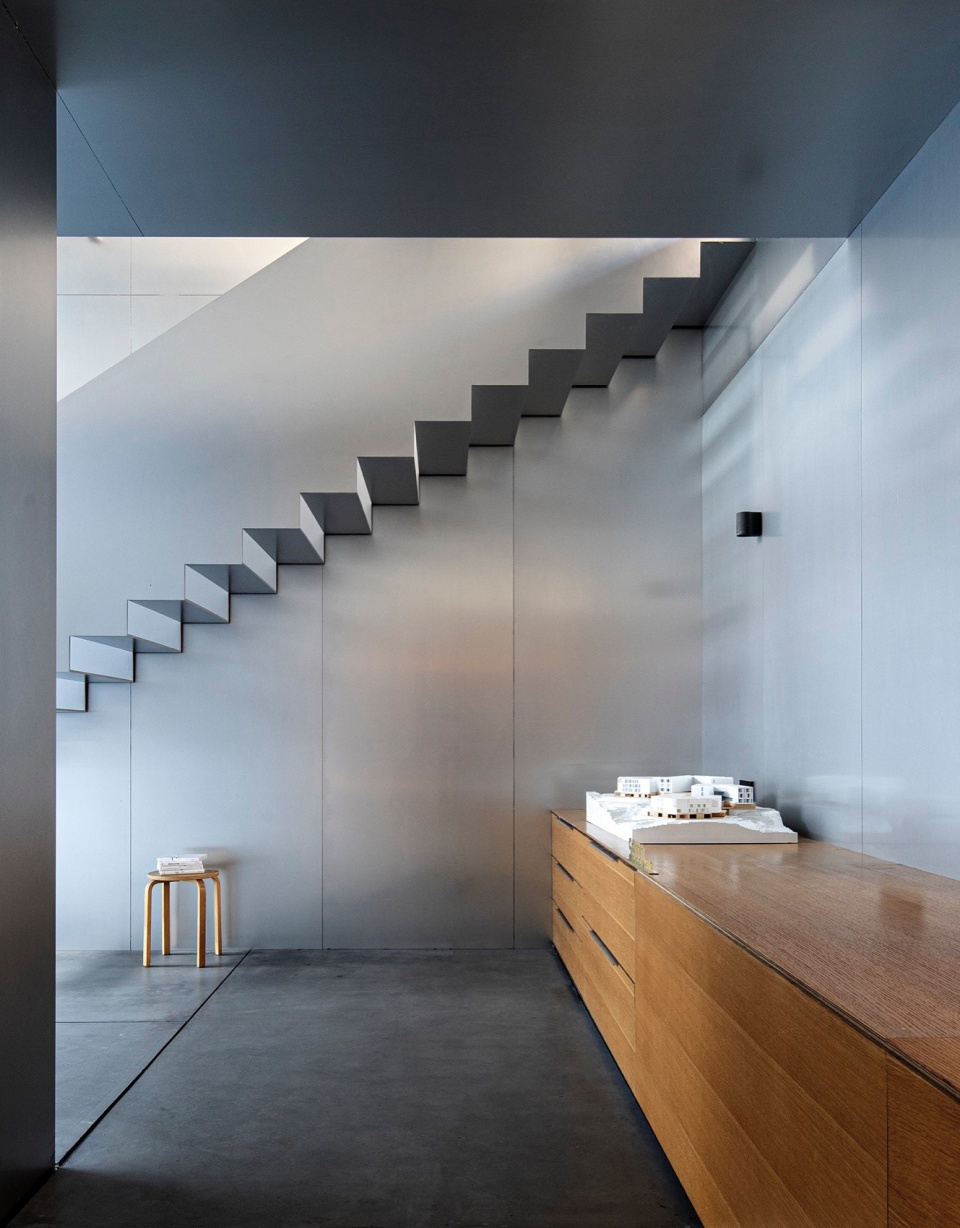 TAOA Reimagines an Old Industrial Building at 798 Art District into Its Office