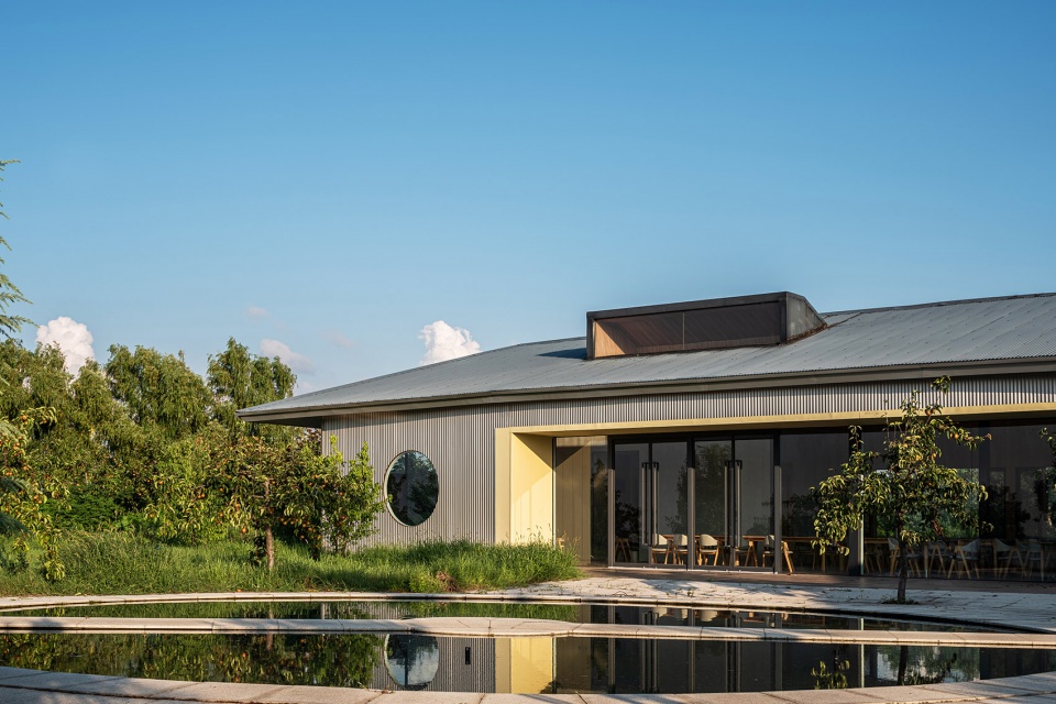 lakeside countryside homestay by menjue architects qx4