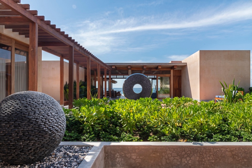 LYONS COMPLEX by CAAM Arquitectos