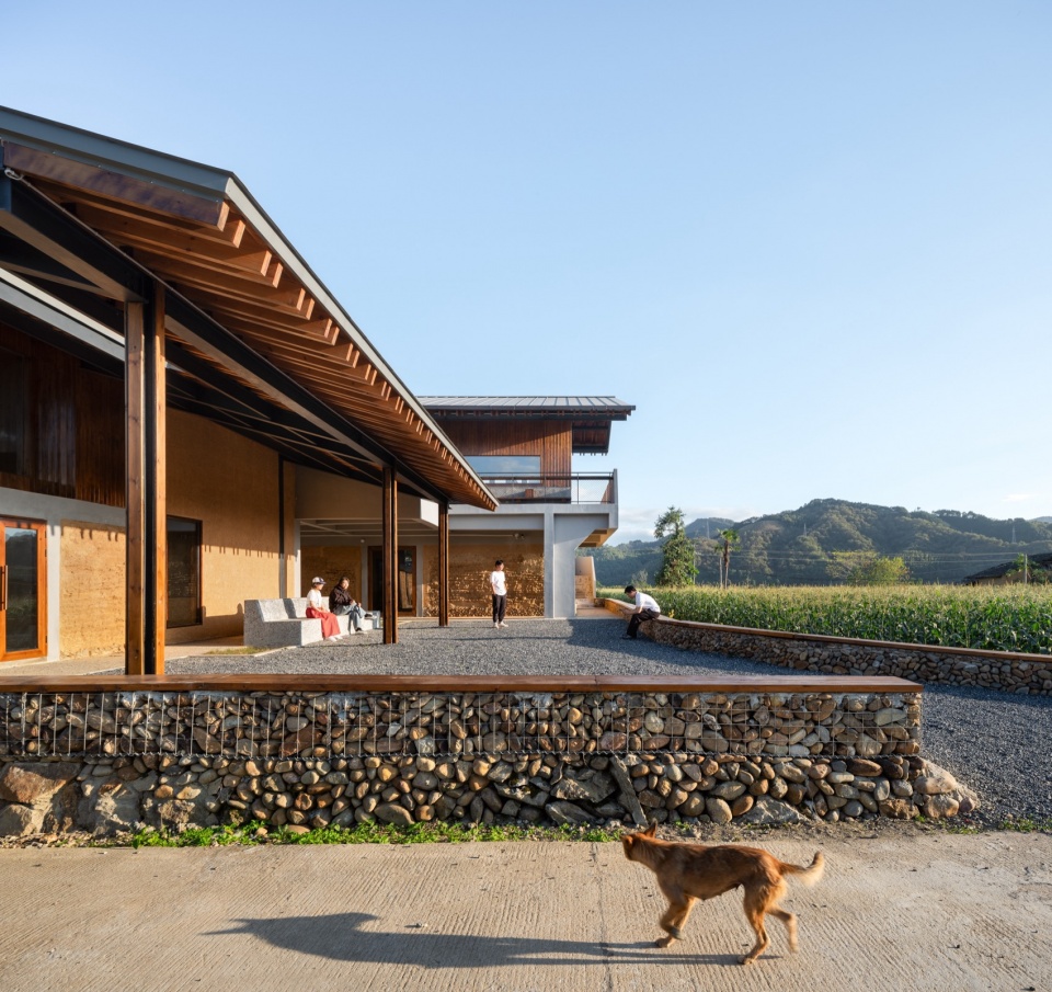 dongyou corn courier station by suipingyili architecture studio