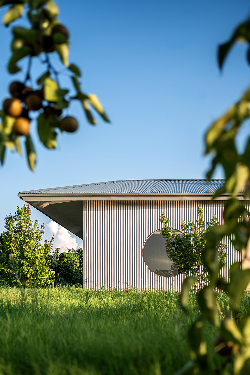 lakeside countryside homestay by menjue architects