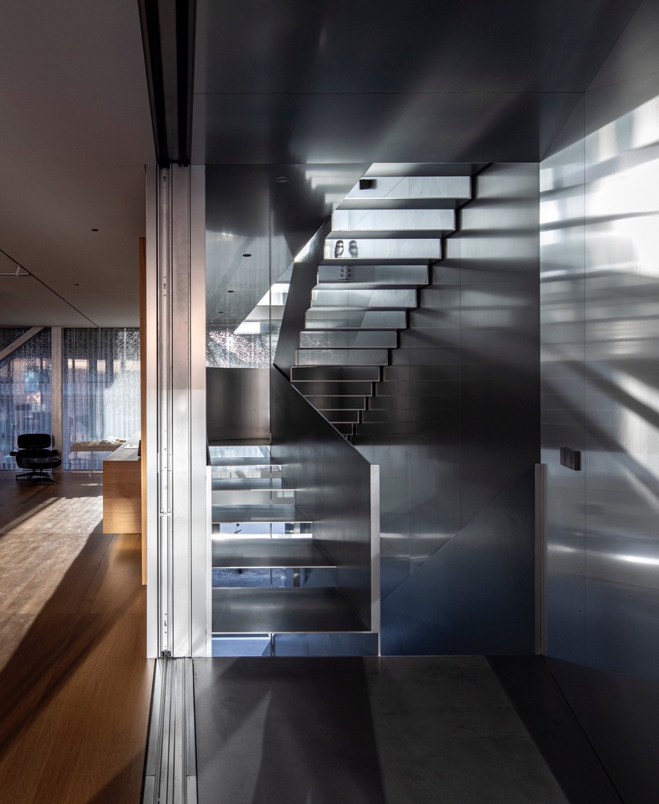 TAOA Reimagines an Old Industrial Building at 798 Art District into Its Office