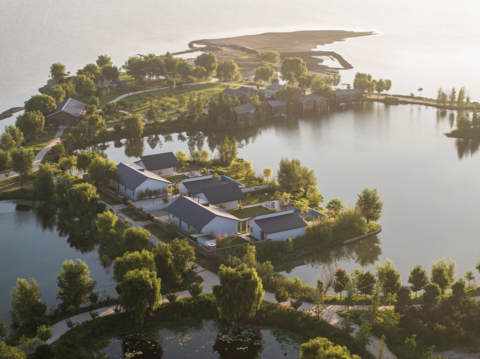 lakeside countryside homestay by menjue architects