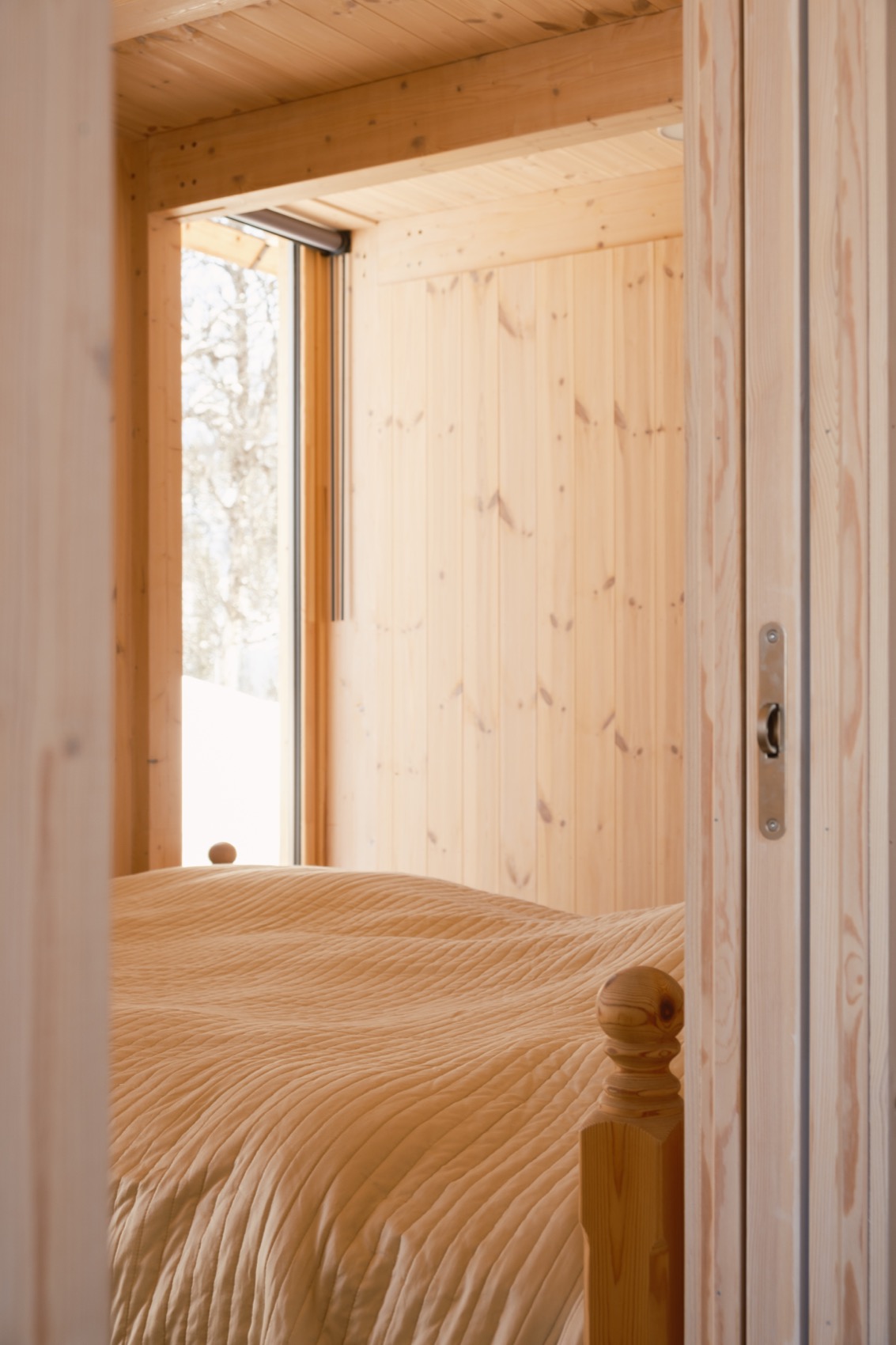 mountain cabin in hallandsfjell by quentin desfarges