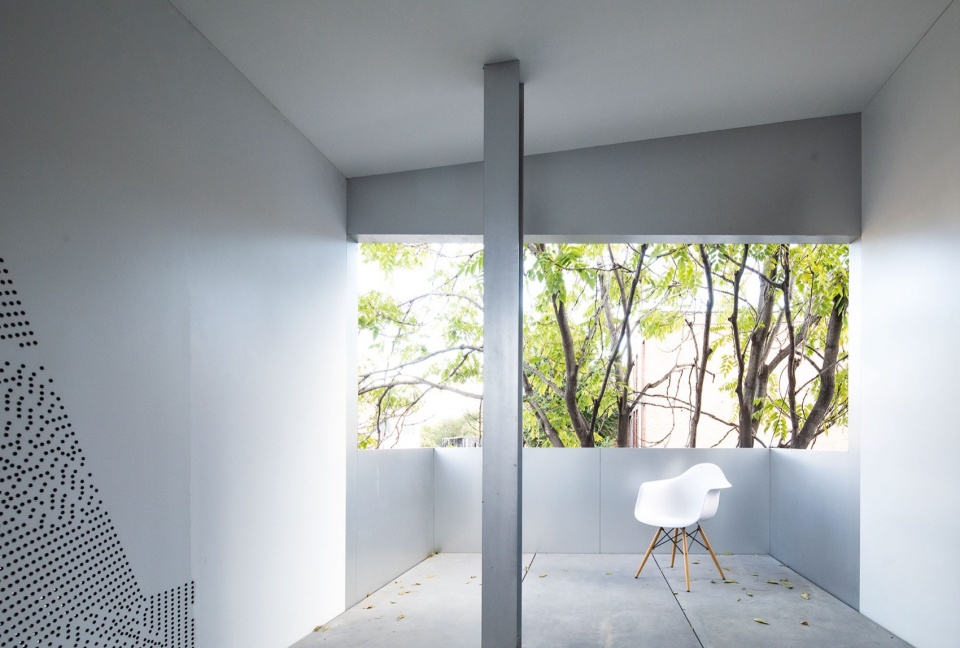 TAOA Reimagines an Old Industrial Building at 798 Art District into Its Office