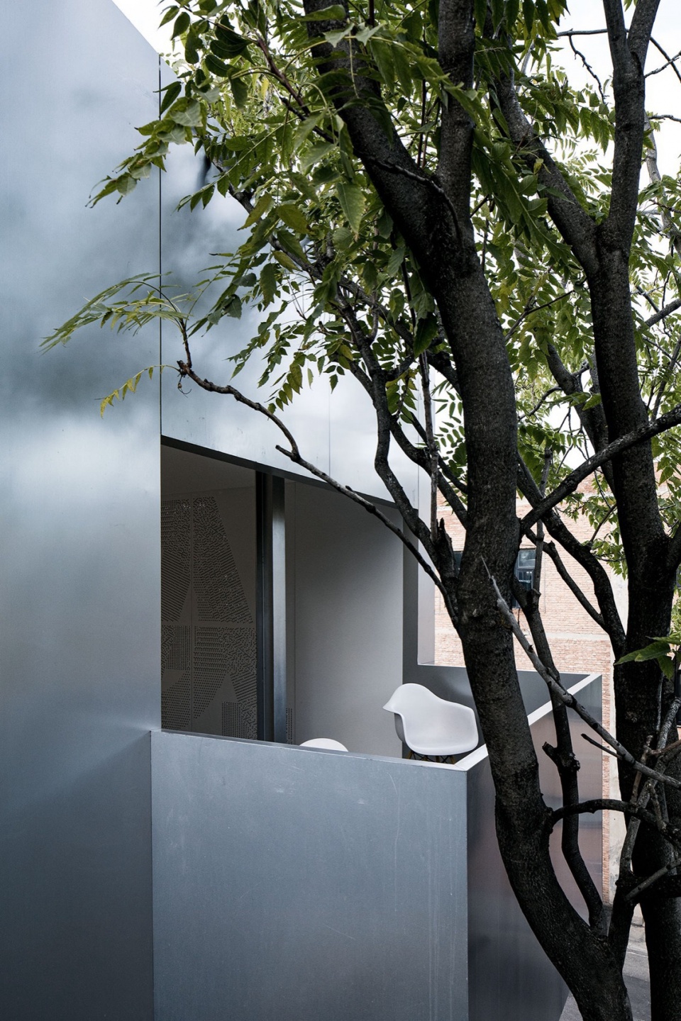TAOA Reimagines an Old Industrial Building at 798 Art District into Its Office