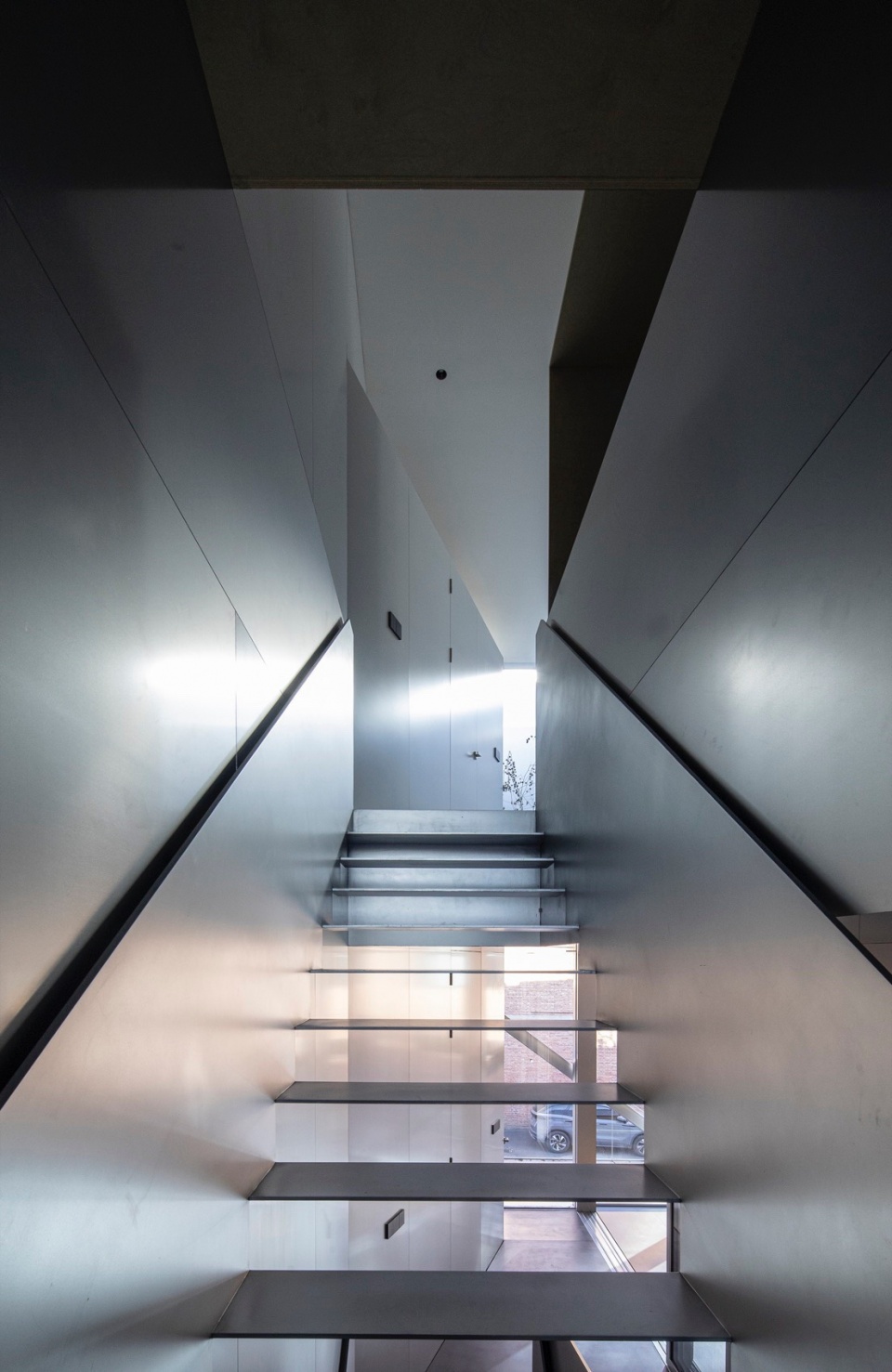TAOA Reimagines an Old Industrial Building at 798 Art District into Its Office