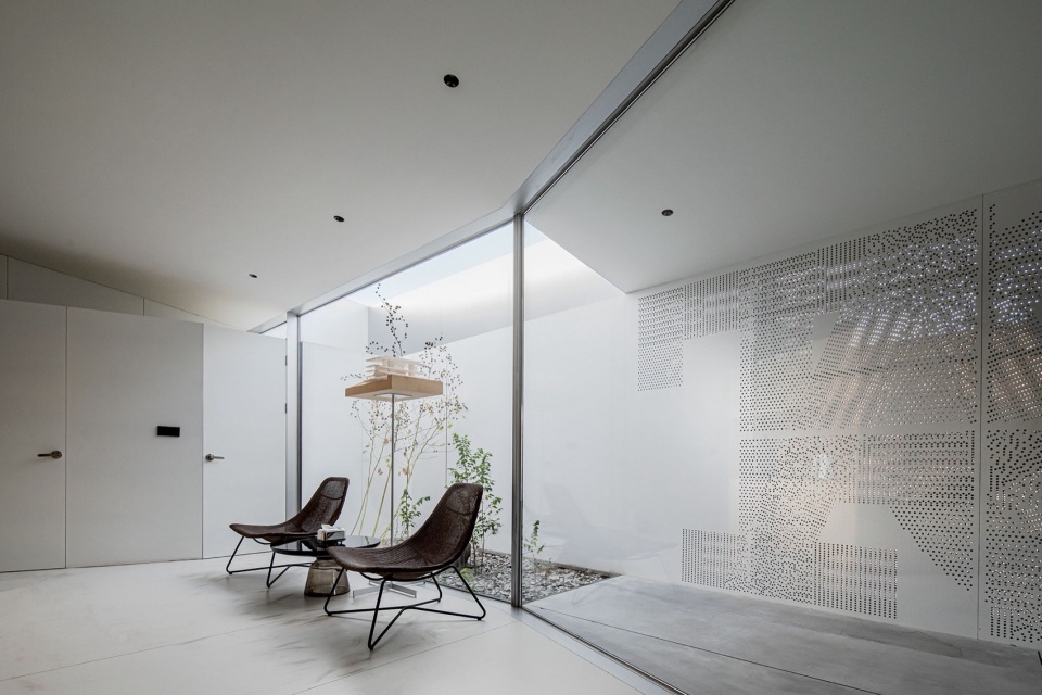TAOA Reimagines an Old Industrial Building at 798 Art District into Its Office