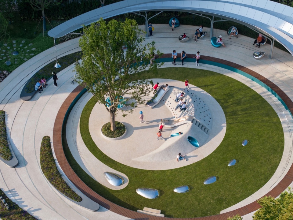 Rotating Water Drop Park HID