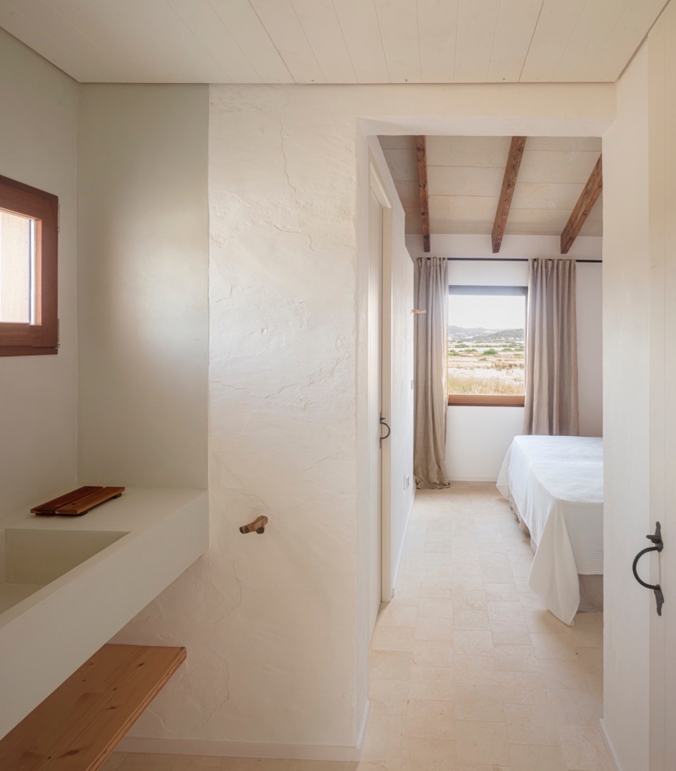 Casa T by Gabriel Montanes Arquitecto