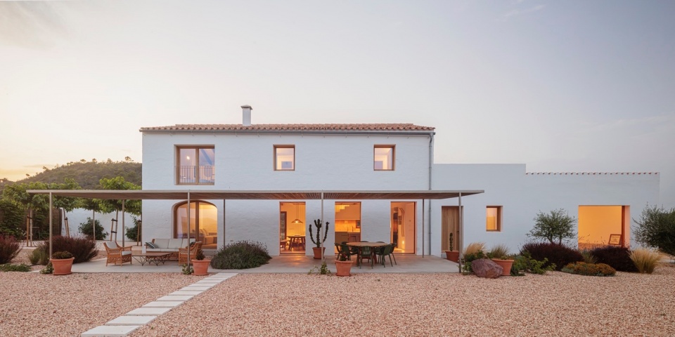 Casa T by Gabriel Montanes Arquitecto zkq