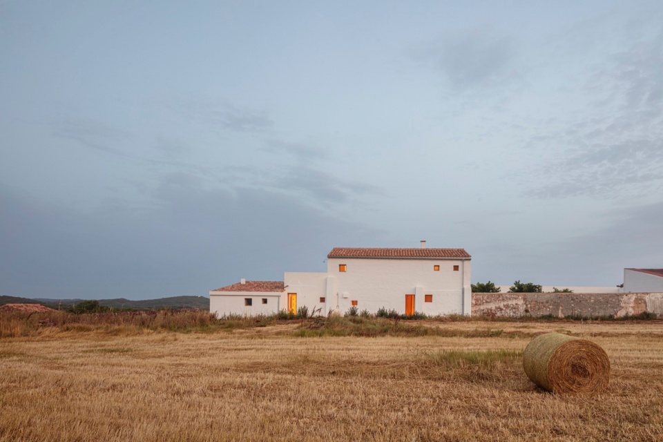 Casa T by Gabriel Montanes Arquitecto