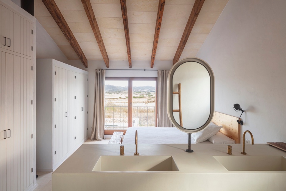 Casa T by Gabriel Montanes Arquitecto