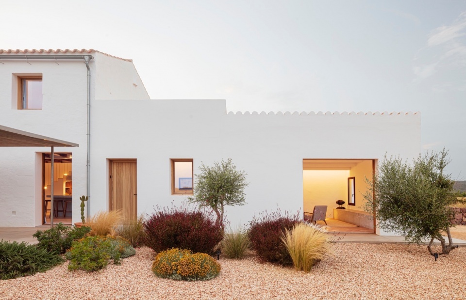 Casa T by Gabriel Montanes Arquitecto