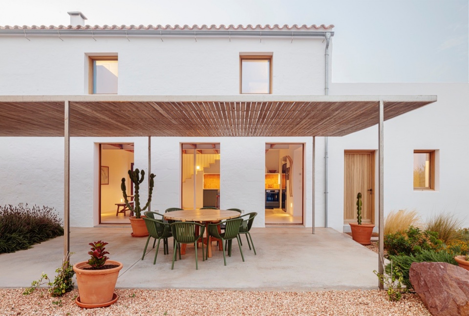 Casa T by Gabriel Montanes Arquitecto