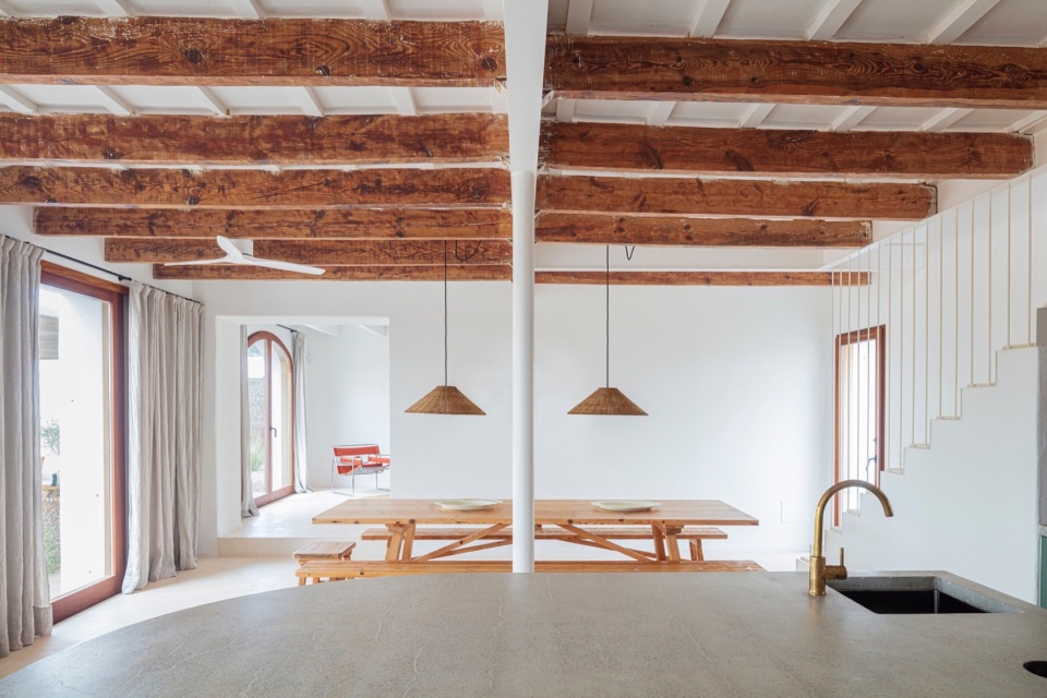Casa T by Gabriel Montanes Arquitecto
