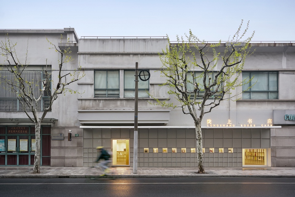 Longshang Books Cafe by atelier mearc