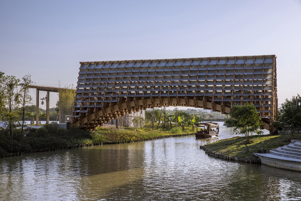 Timber Bridge in Gulou Waterfront LUO studio