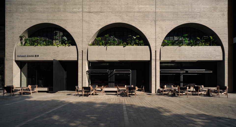 Facade and entrance taiyuan numquam revetor whisky bar