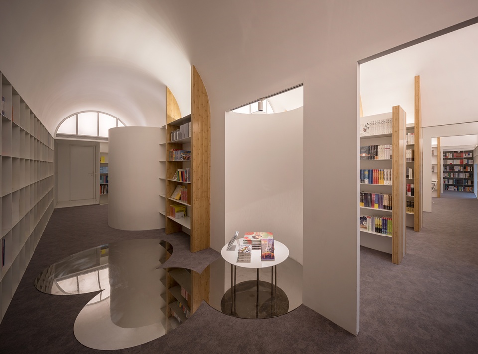 Longshang Books Cafe by atelier mearc