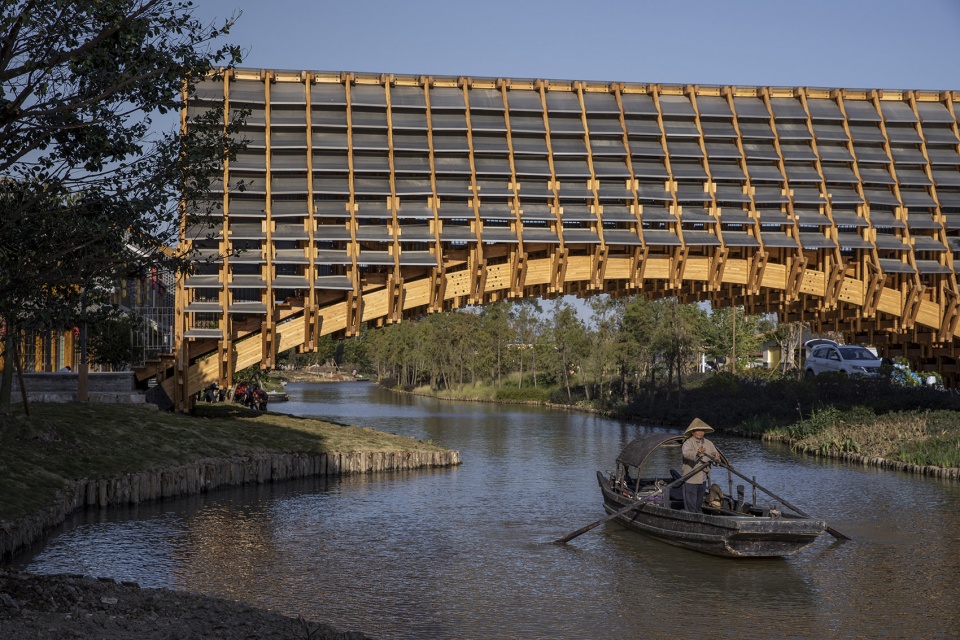 Timber Bridge in Gulou Waterfront LUO studio