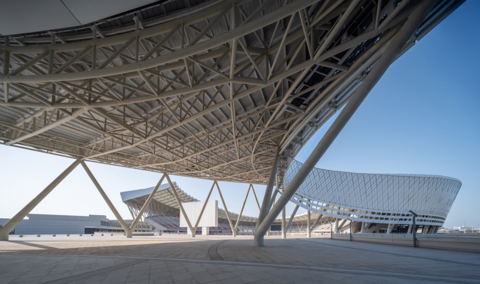 “飘带”之下的弹性运营空间 xiangyang national sports center