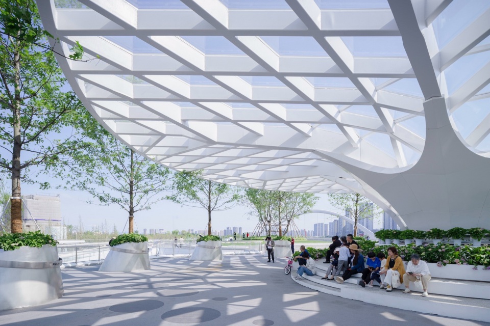 廊下空间(河狸景观摄影) chengdu floating park bridge