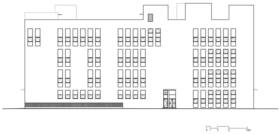 西立面 West elevation
