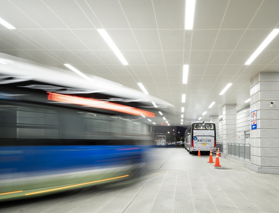 Indoor Transfer Point 室内换乘点©赵强 hangzhou west station bus hub