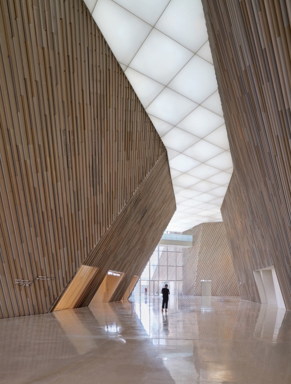 PES Nanchang Central passage and terracotta louvers 中央通廊 陶瓷百叶 Virgilejpg