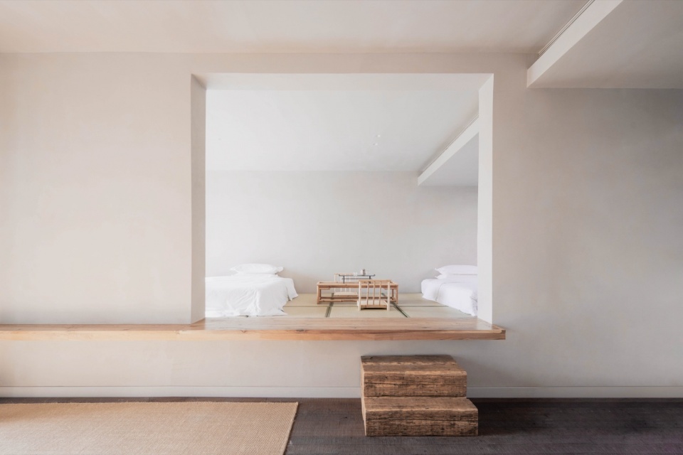 atelier shen 原有结构抬高的地面,interior view©Dong image