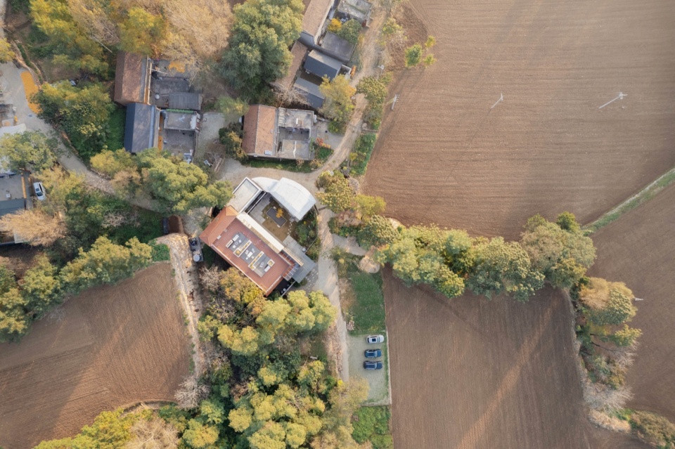 atelier shen 建筑及周边环境鸟瞰,aerial view of the building and its surroundings©Dong image