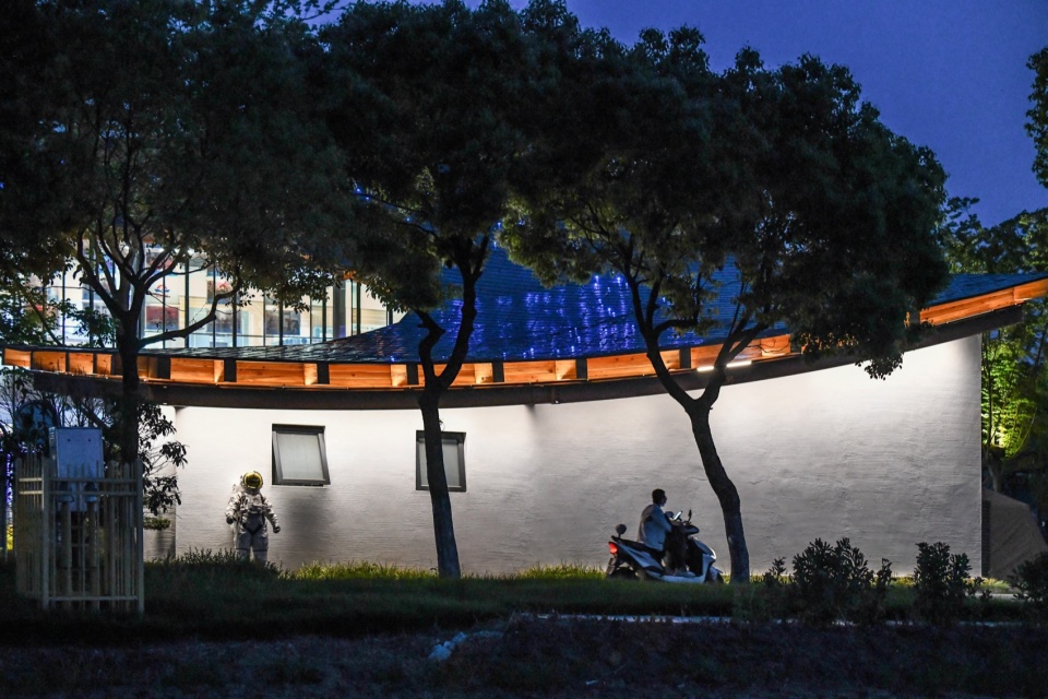 feijiabang village service center011 北立面夜色 向刚