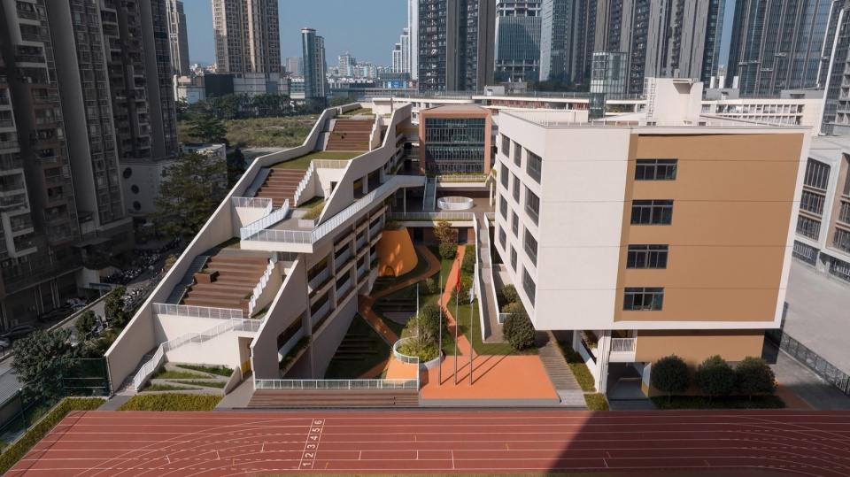 校园内部鸟瞰 shenzhen longhua district qingquan foreign language junior school