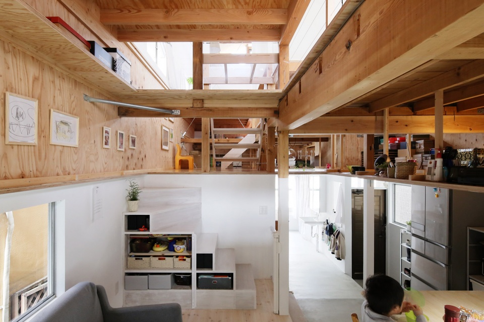 floor and ceiling house by kochi architects studio