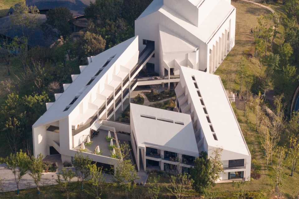 Central Music Park Kai Zhou New City Wedding Chapel and Hotel by STUDIO QI Architects