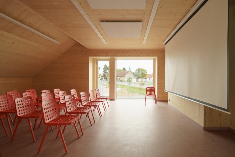 jircany fire station SOA architekti