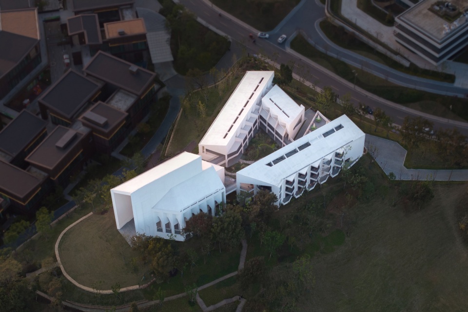 Central Music Park Kai Zhou New City Wedding Chapel and Hotel by STUDIO QI Architects