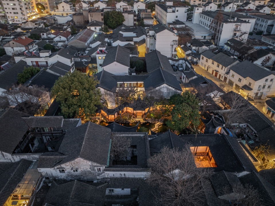 Suzhou Changyuan Youxiong Hotel by Atelier Deshaus