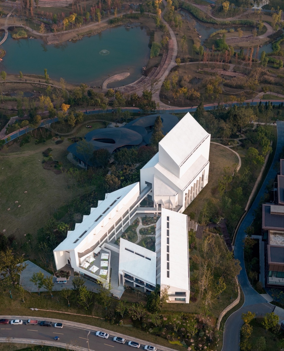 Central Music Park Kai Zhou New City Wedding Chapel and Hotel by STUDIO QI Architects