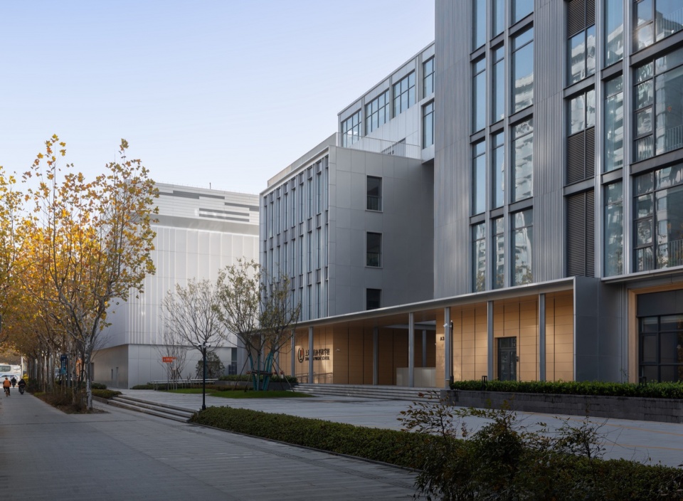 shanghai pinghe school jinding campus by cd design center