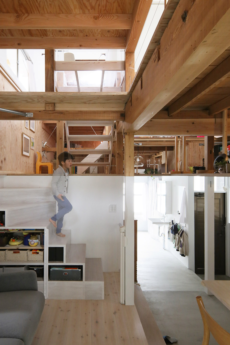 floor and ceiling house by kochi architects studio