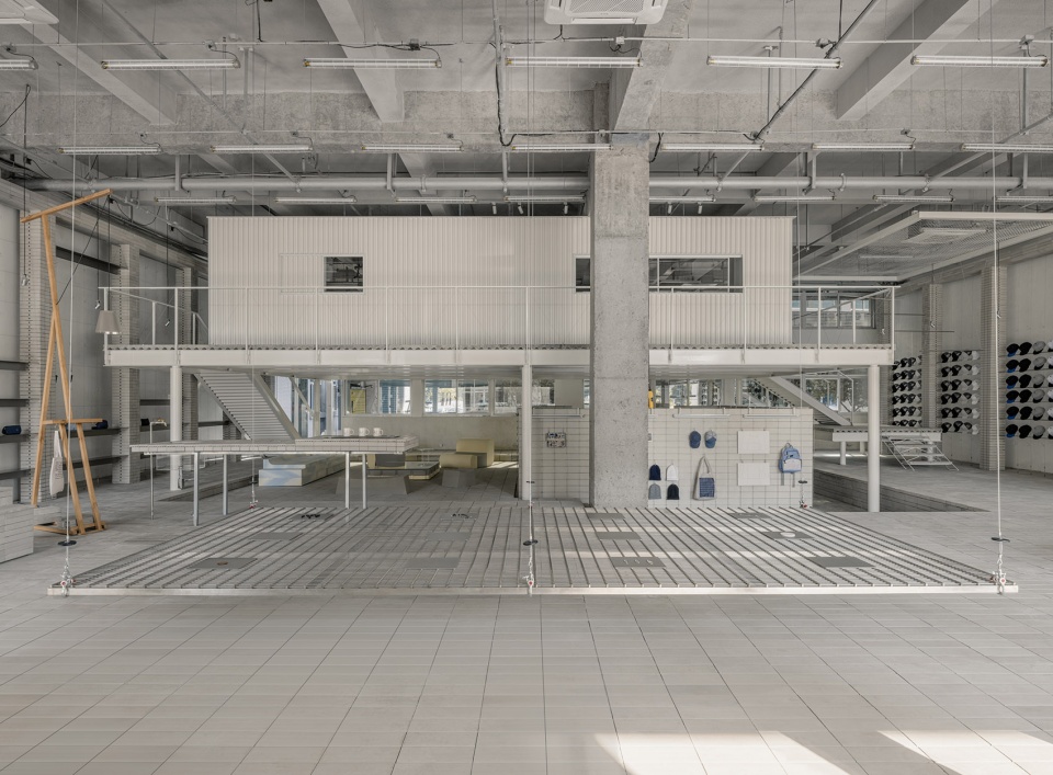 huncustom factory by oaoa studio