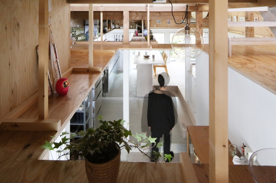 floor and ceiling house by kochi architects studio